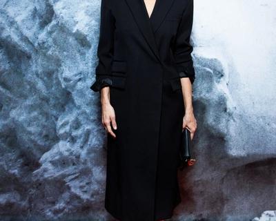 Всего лишь с помощью двух аксессуаров Юлия Высоцкая преобразилась до неузнаваемости