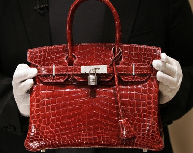 История с душком: сумки Birkin плохо пахнут